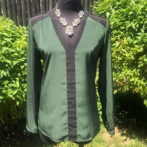 •Vince Camuto• green & black blouse EUC!!
